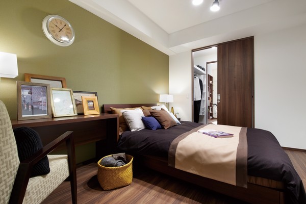 Perfect for the main bedroom Western-style (1). You can clean house the clothing to walk-through closet