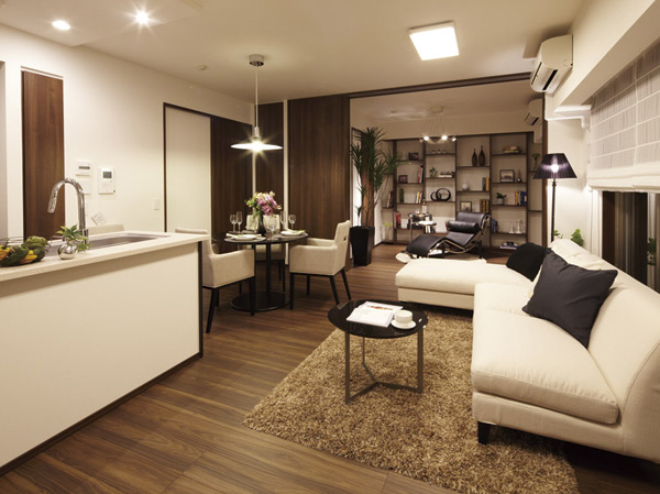 Living.  [living ・ dining] Production, such as the private hotel that was demonstrated at the luxurious floor layout has enabled the elegant atmosphere and privacy & security.