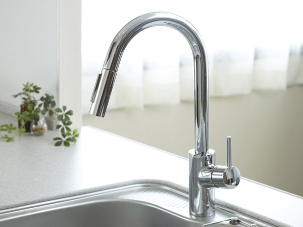 Kitchen.  [Mixing faucet (Hansgrohe)] Since pulled out of the head is also useful for cleaning the sink and cooking utensils.