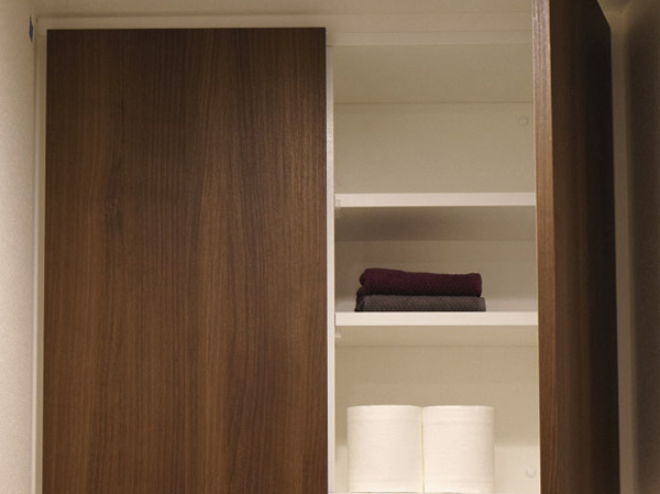 Bathing-wash room.  [Toilet hanging cupboard] For convenient storage, such as small parts needed for loading and unloading in the toilet paper and toilet.