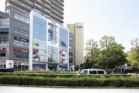 Building structure. The Tokibiru in the station south exit, A variety of shops and restaurants and clinics Contains. Since the close from the south exit is to the local, Commute ・ Easy to use on the way to and from school is a commercial facility (about 500m 7-minute walk)