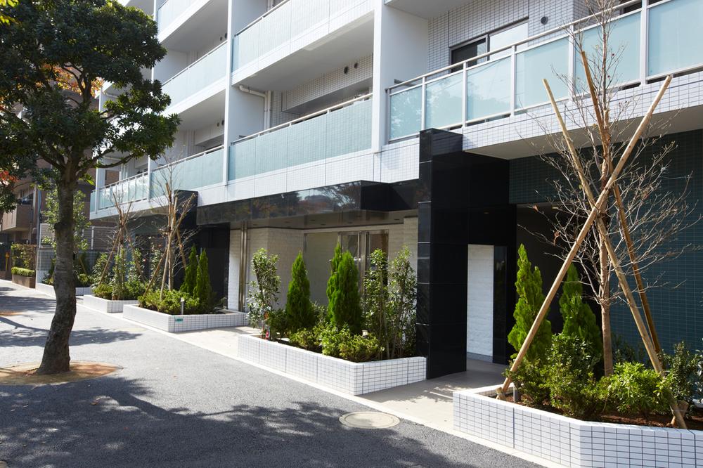 Entrance. Common areas