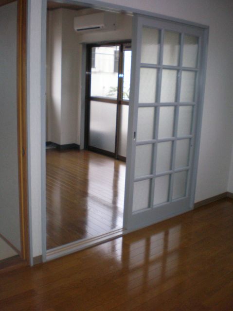 Living and room. Full sorting type