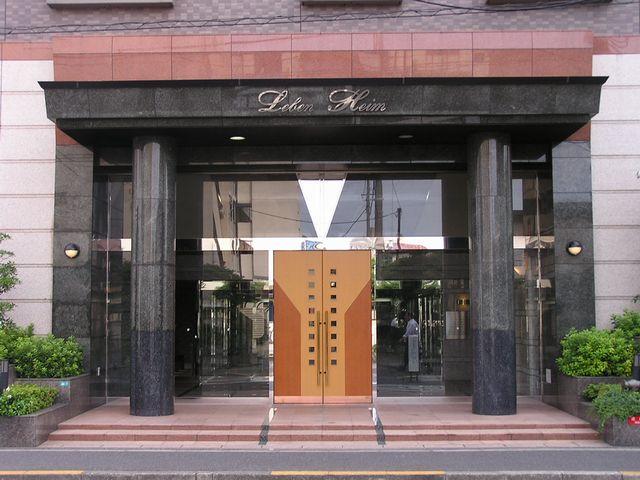 Entrance. Common areas