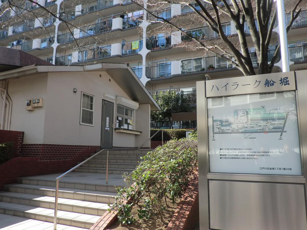 Entrance. Common areas