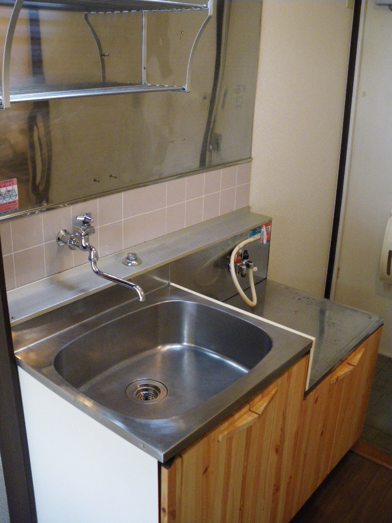 Kitchen. Gas stove can be installed