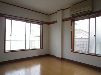 Other room space. Two-sided lighting