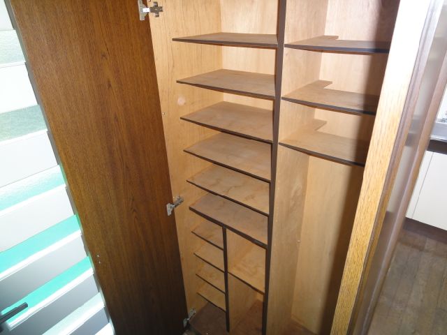 Other. Entrance It is a shoebox