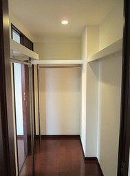 Receipt. Spacious family cloak Western-style ・ Living is 2way type put from either