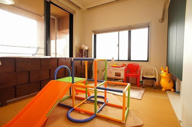 Non-living room. Please stand digging, There lower receiving.