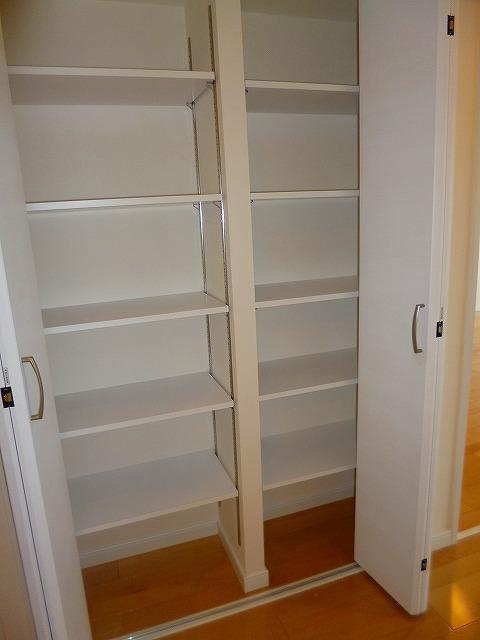 Receipt. State of the compartment in the hallway.