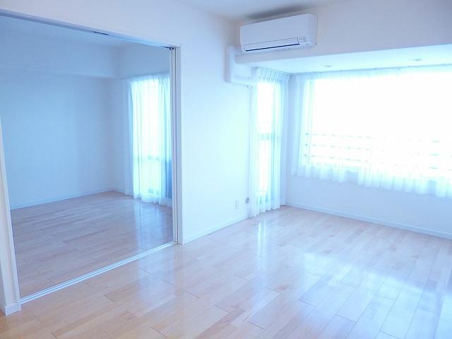 Living. Living dining about 9.2 Pledge. This time, we do reform, such as the room of the Cross re-covering