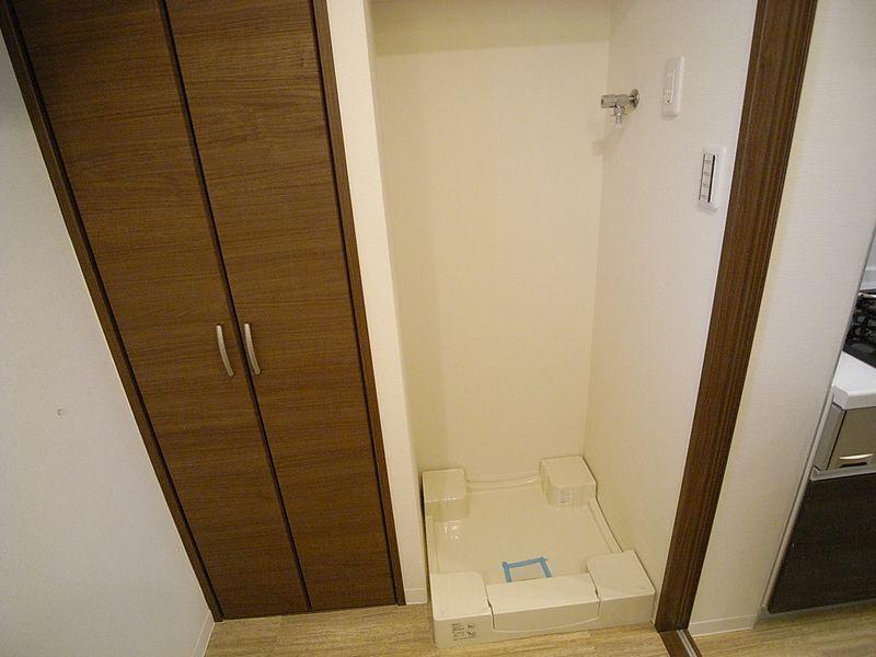 Non-living room. Mrs. corner washing machine Storage