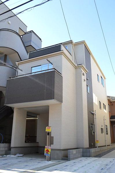 Local appearance photo. Building 2