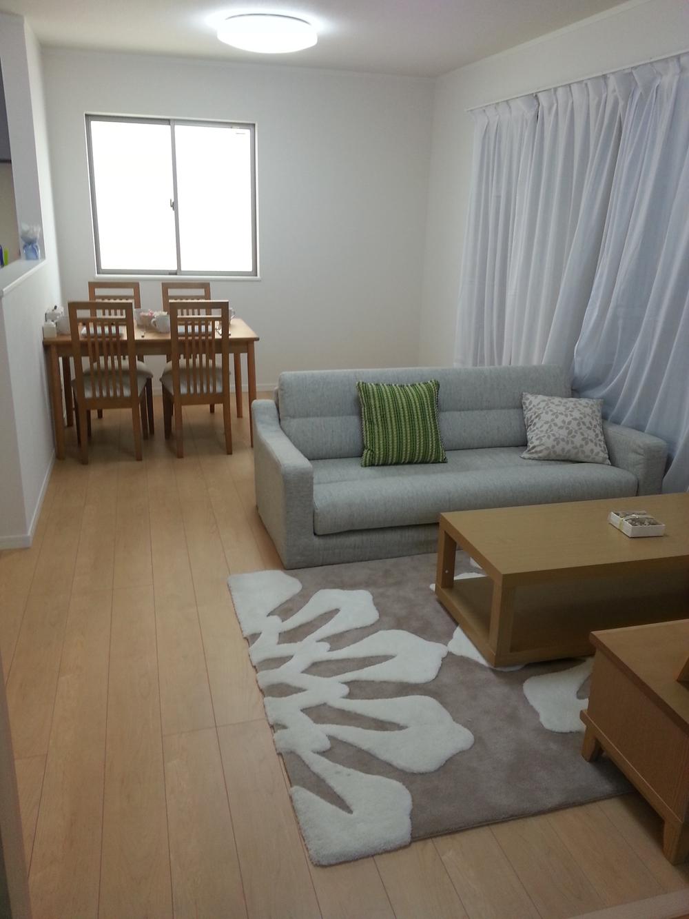 Same specifications photos (living)