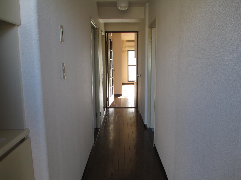 Other room space. Corridor