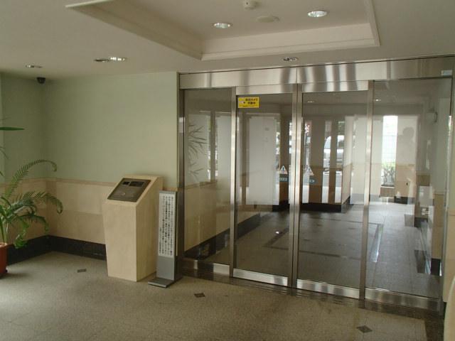Entrance. Common areas