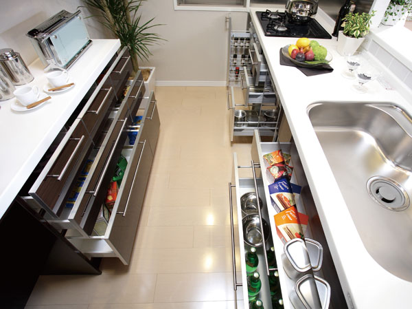Kitchen.  [Pullout storage] The system kitchen, Asked for ease of use, It established the pull-out storage that can be abundant storage and kitchen accessories (stove under storage, etc., Except for some). (Same specifications)