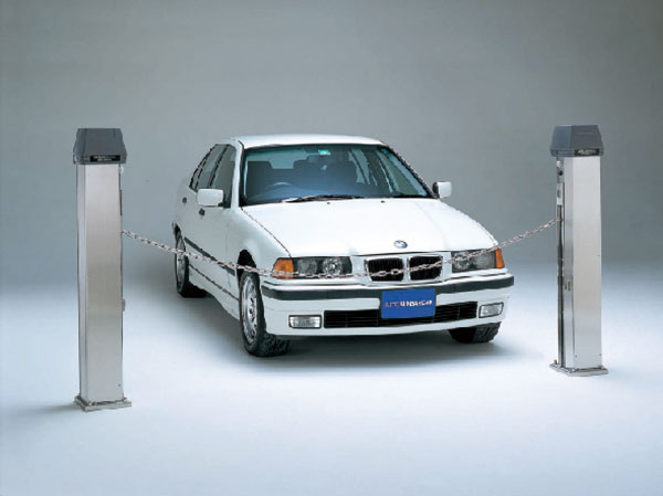 Shared facilities.  [Chain gate] In order to prevent the intrusion of outsiders's car, It comes with a chain gate to the entrance of the parking lot. For those that are available parking, Since the remote control key will be distributed to each, You can raise and lower the chain gate from inside the car without having to get on and off. (Same specifications all listed facilities photos)