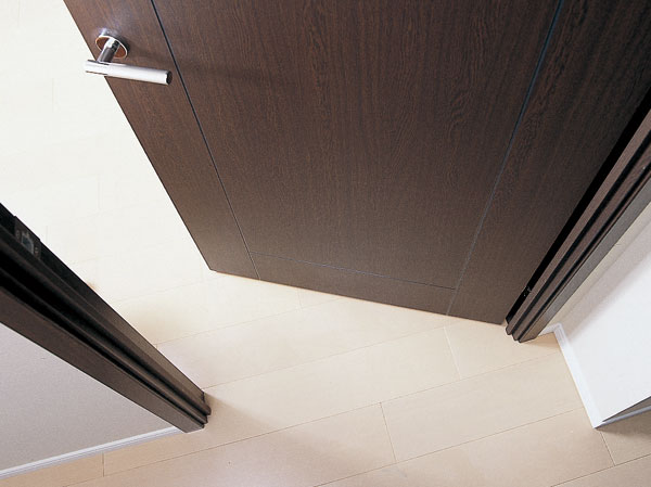 Building structure.  [Full flat floor] Corresponds to is the basis of permanent residence condominium for Disabled, Each room and hallway, In the water around has adopted a full flat floor without steps (entrance up stile, Except for the shoes in cloak).