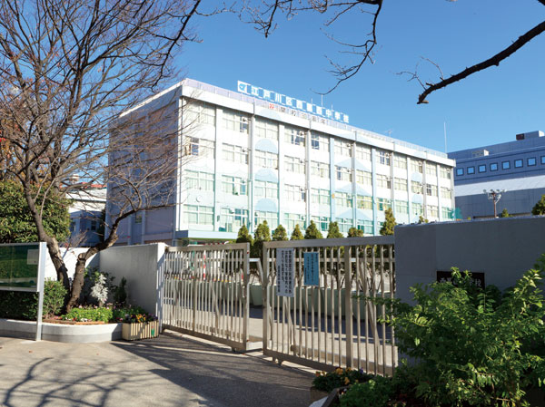 Surrounding environment. Municipal Nishikasai junior high school (about 260m, 4-minute walk)