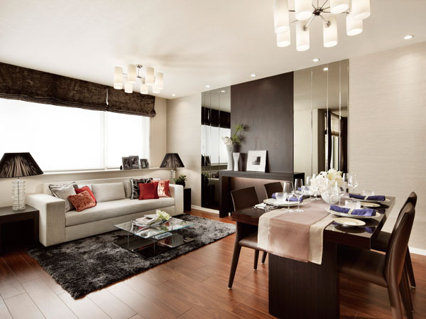 Room and equipment. It adopted a corner sash and Haisasshi, Southeast ・ Bright and airy living dining of southwest-facing center, We seek a space for us to deepen in you and some of the more deeply value the precious time of the only family. (C type of inversion type)