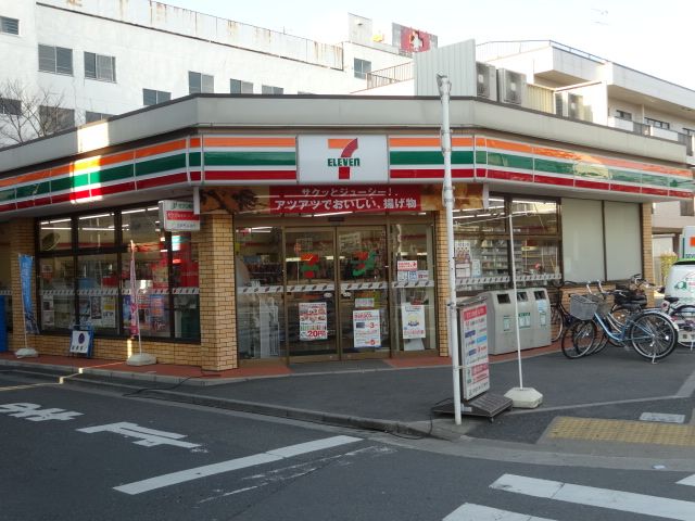 Hospital. 550m to Seven-Eleven (hospital)