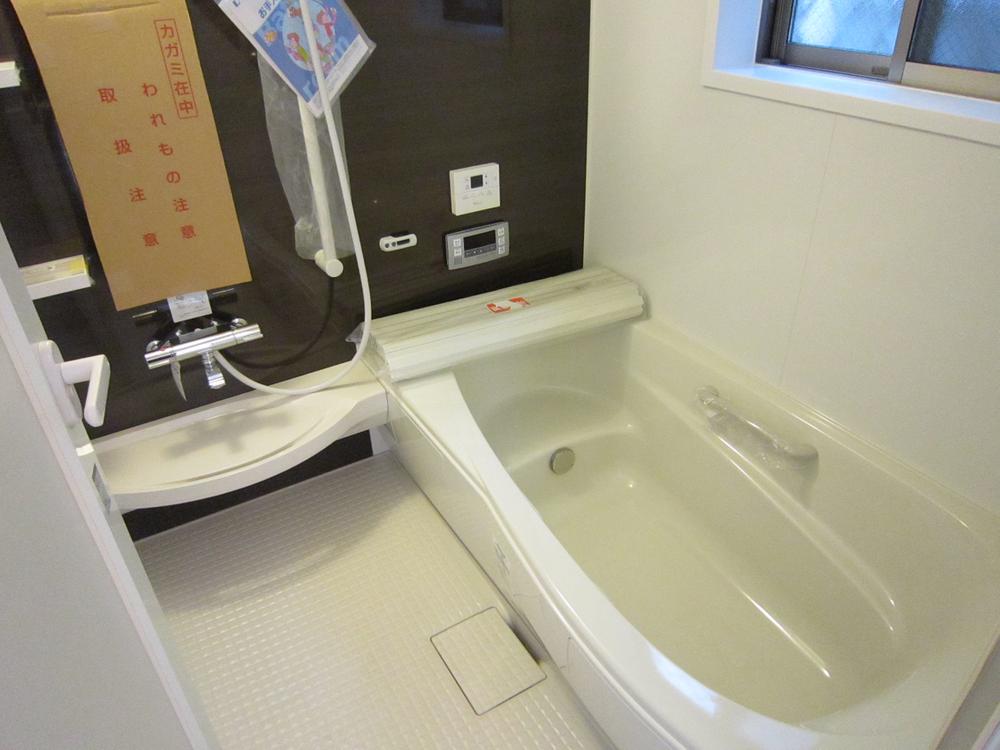 Same specifications photo (bathroom). Reference photograph (other property and the same specifications)