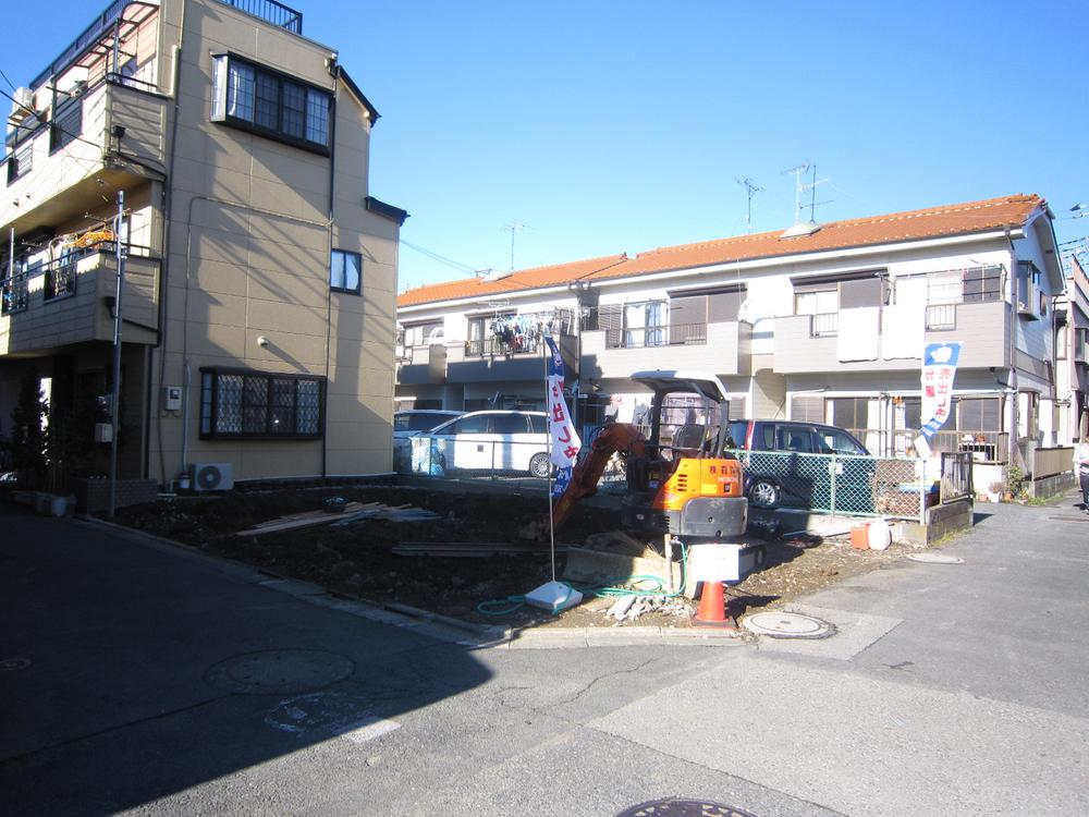 Local appearance photo. Local (12 May 2013) Shooting