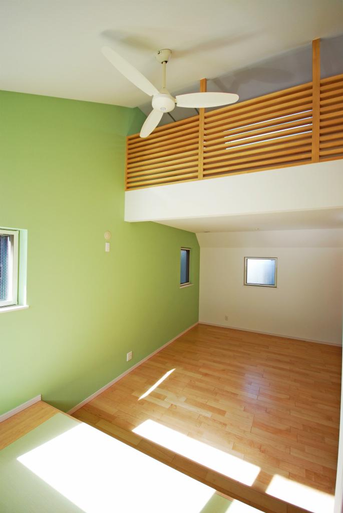 Living. D Building: Indoor (11 May 2013) warm the room, such as under sunlight through the color of the accent cross and the tree of shooting Green! LDK is on the side was also provided tatami space became small rise!