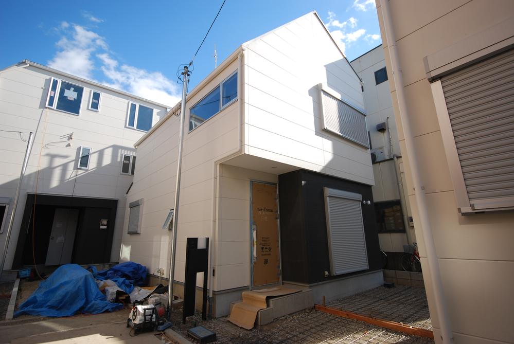 Local appearance photo. B Building: Appearance Photos