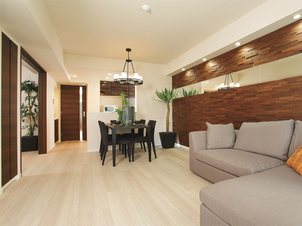 Living.  [living ・ dining] Living well, dining ・ Each corner also bright space of kitchen. Kitchen has adopted an open type, You can housework while enjoying the pleasant natural light. (Building in the model room J type)