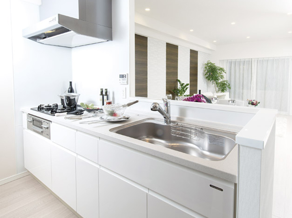 Kitchen.  [kitchen] To take advantage of the limited space to the fullest, Place the storage and specifications to the right man in the right place, such as providing a dedicated space of the kitchen knife and seasoning. (Model Room N1 type)