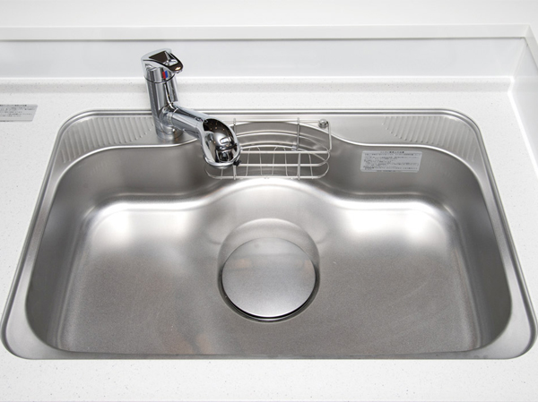 Kitchen.  [Large sink of low-noise specification (W800)] Adopt a large pot also washable large sink. Low-noise specifications that bounce sound of water also reduces the. (Model Room N1 type)