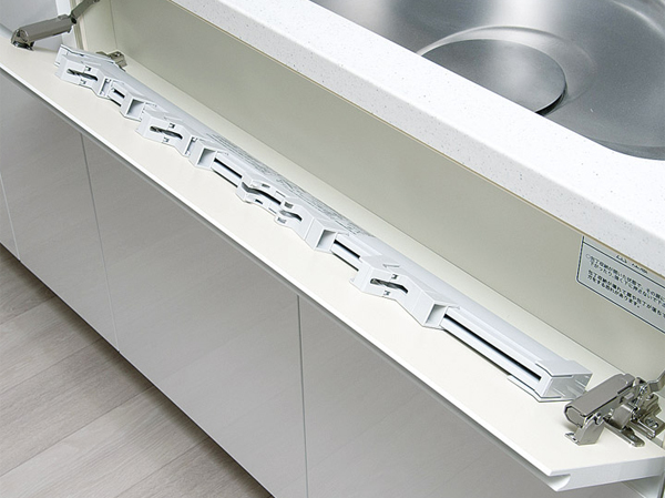 Kitchen.  [Under the sink kitchen knife feed] Tilt the pattern to a slight gap of under the sink has adopted a knife feed knife is out of the way. Friendly is with Kids lock function for children. (Model Room N1 type)