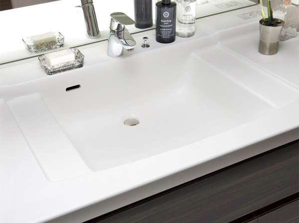 Bathing-wash room.  [Top plate integrated basin bowl] Easy to clean the ceiling plate-integrated basin bowl without seams. (Model Room N1 type)