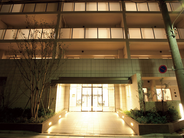 Shared facilities.  [entrance] Entrance approach in which the feelings of Yingbin in solid shape. From the wall surface drifting of fine texture, Up to the symbol tree to decorate the living, Certain design properties has alive to tell the living quality of the eloquence. (August 2013 shooting)