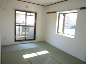 Living and room. Two-sided lighting ・ Bay windows are also Japanese-style room