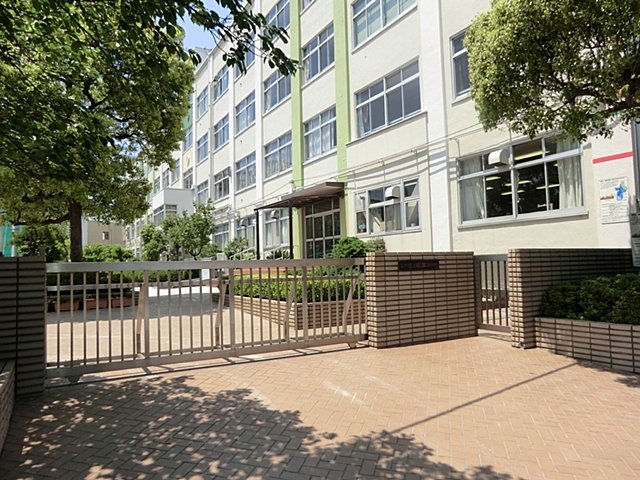 Junior high school. 483m to Edogawa Ward Mizue second junior high school (junior high school)