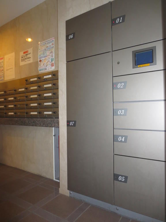 Entrance. Courier BOX