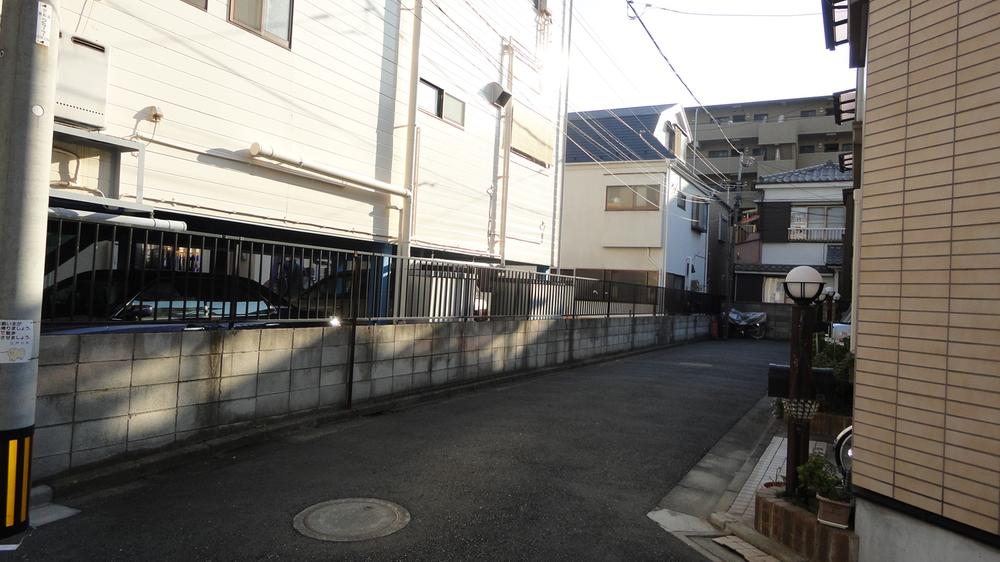 Local photos, including front road. Local (2 0132 December) shooting