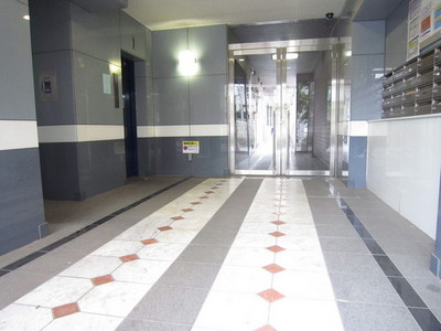 lobby. With mailbox / entrance