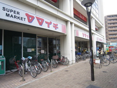 Supermarket. 700m to Yamaichi (super)