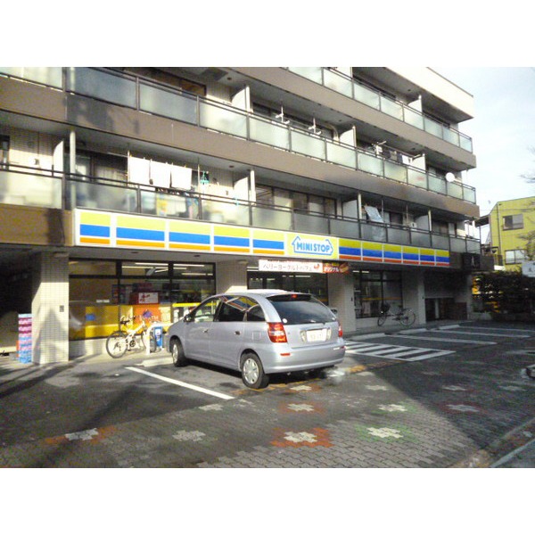 Convenience store. STORE100 Kamishinozaki store up (convenience store) 639m
