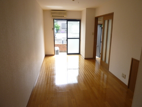 Living and room. Wide it is living