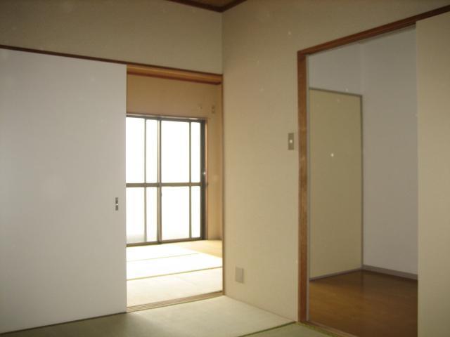 Living and room. Japanese-style room (same type)