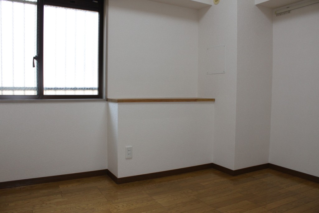 Living and room. Northwest side Western-style