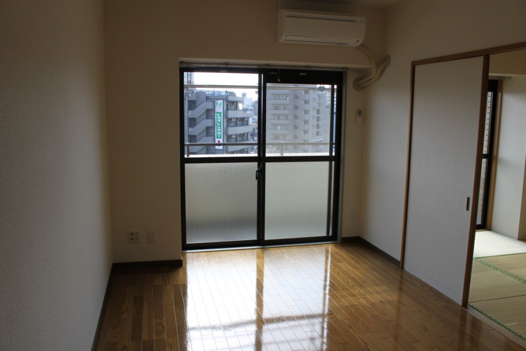 Living and room. Southeast side Western-style