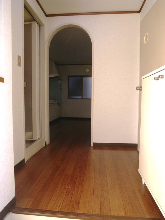 Entrance. With shoe box