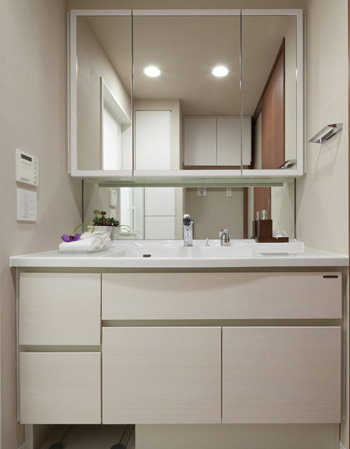 Bathing-wash room.  [Powder Room] The storage space of the three-sided mirror the back of the bathroom vanity. Neat storage pretty much anything, such as cosmetic and hygiene products.